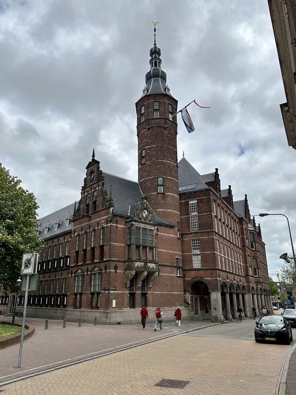 Provinciehuis / Provincial House and Marker image. Click for full size.