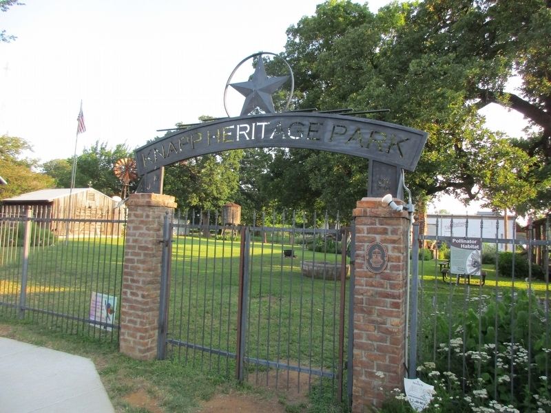 Entrance sign to Knapp Heritage Park image. Click for full size.