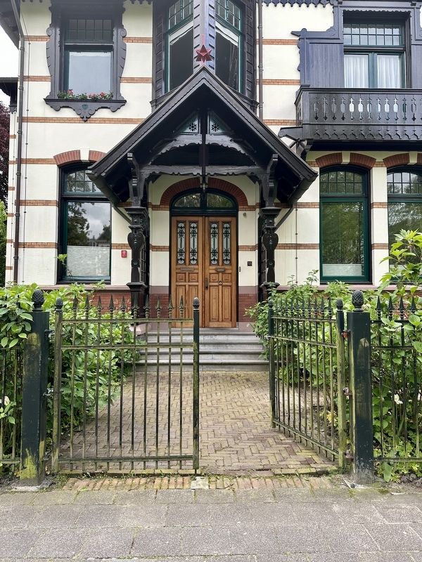 Heresingel 13 - entrance image. Click for full size.