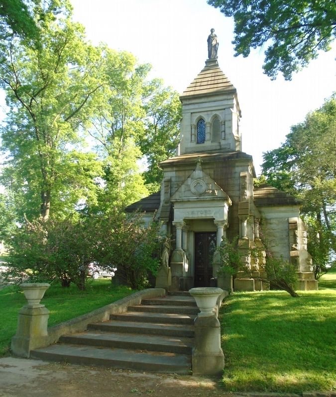 Ford Mausoleum in Allegheny Cemetery image. Click for full size.