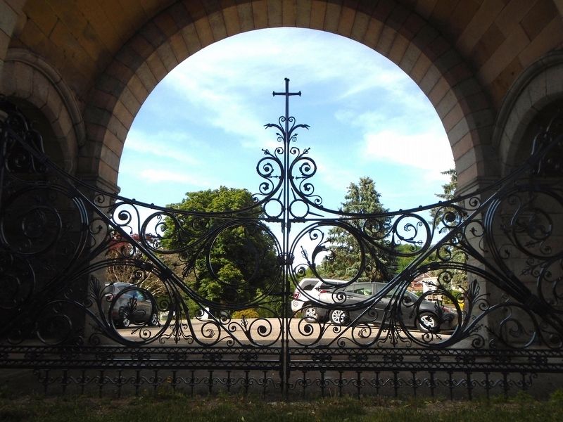 Penn Avenue Entrance Gate, Allegheny Cemetery image. Click for full size.