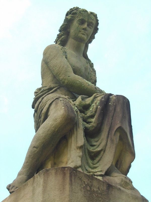 Civil War Memorial Statue image. Click for full size.