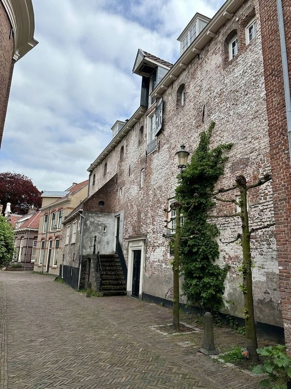 Johan van Oldenbarnevelt Marker - wider view, the Bollenburgh. Click for full size. Johan van Oldenbarnevelt Marker - wider view, the Bollenburgh image. Click for full size.
