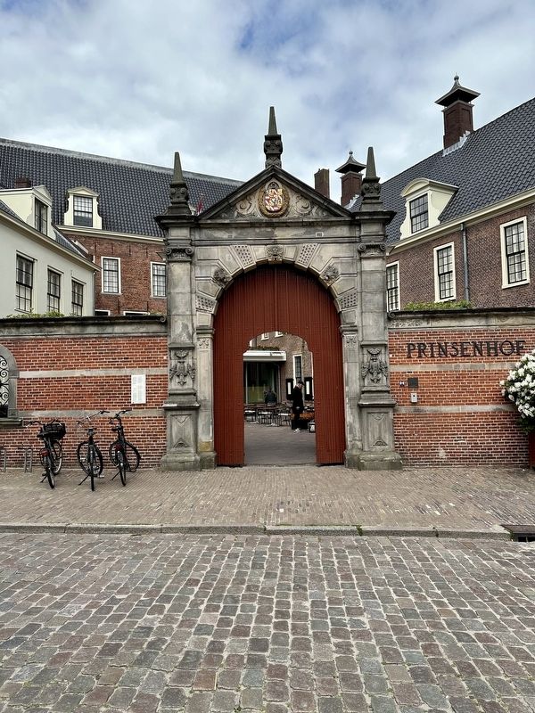 Prinsenhof Marker - wide view image. Click for full size.