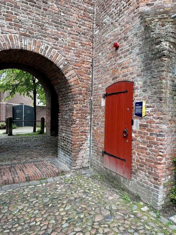 Dieventoren / Thieves Tower Marker - wide view image. Click for full size.