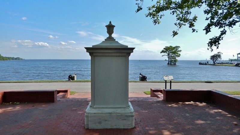 Joseph Hewes Monument (<i>looking south • related marker in right background</i>) image. Click for full size.