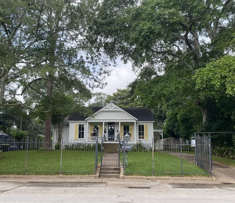 The Peareson-Winston House is fenced and gated. This is a private residence.. Click for full size. The Peareson-Winston House is fenced and gated. This is a private residence. image. Click for full size.