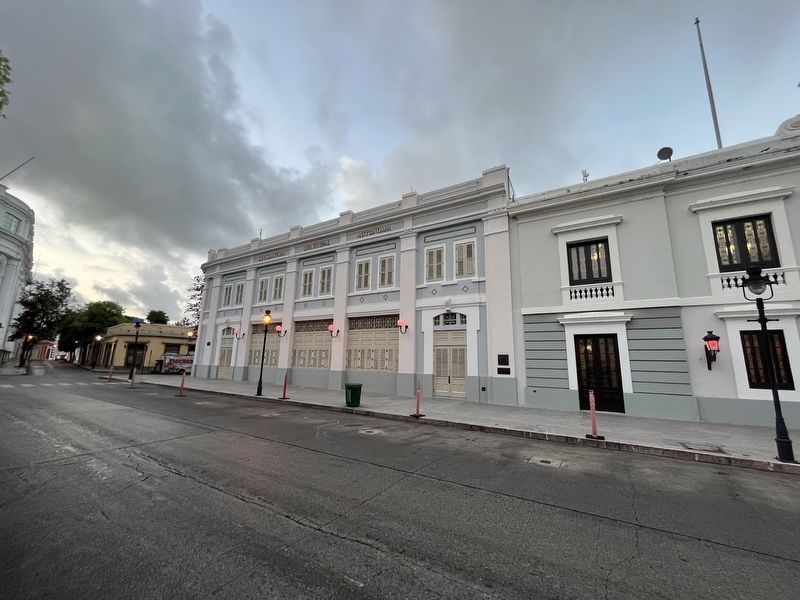 El Cometa Building image. Click for full size.