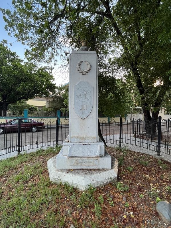 Monumento a los Veteranos Marker. Click for full size. Monumento a los Veteranos Marker image. Click for full size.