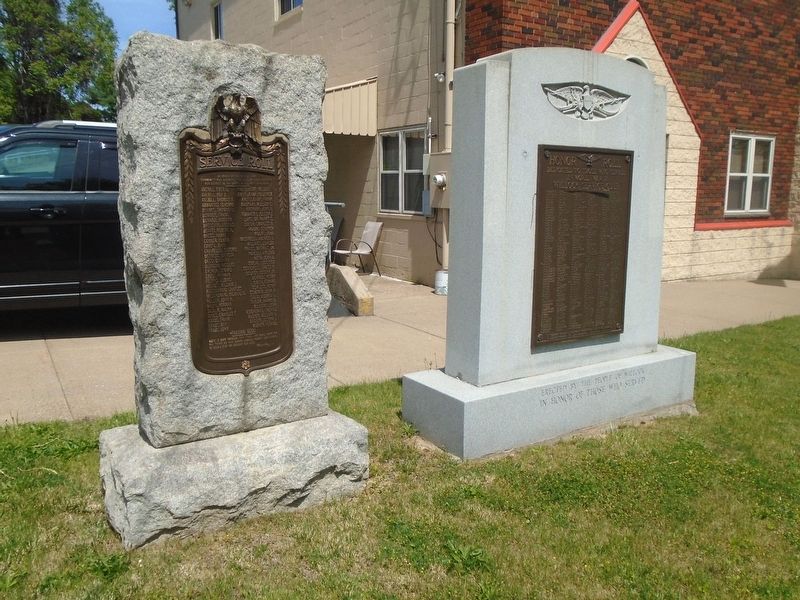 World Wars I and II Memorials image. Click for full size.