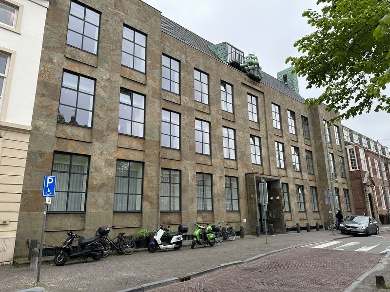 Lange Voorhout 3 image. Click for full size.