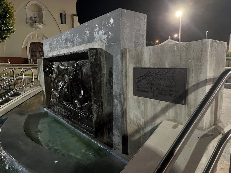 Monumento al Soldado Caído. Click for full size. Monumento al Soldado Caído image. Click for full size.