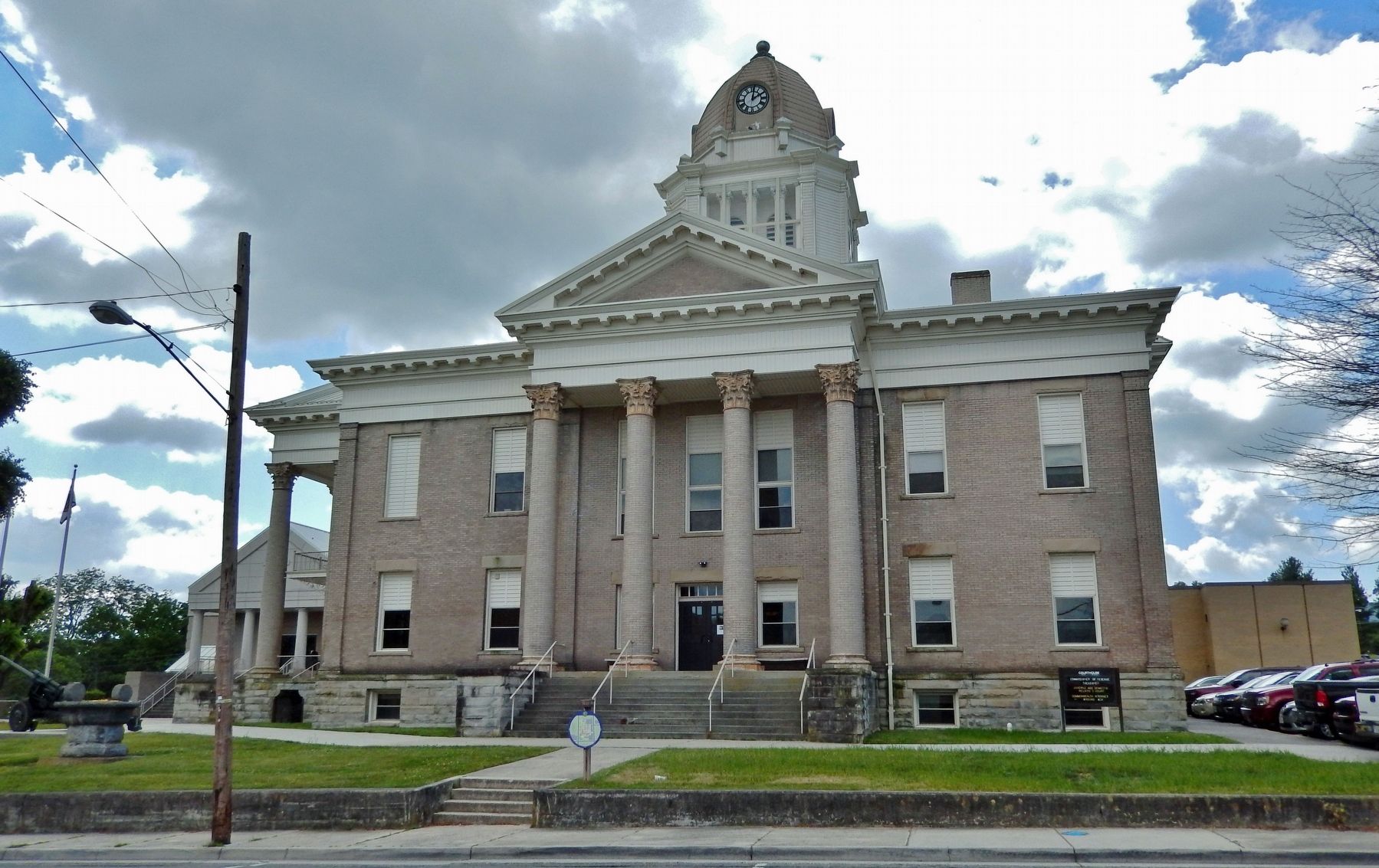 Wythe County Courthouse (<i>northwest elevation</i>). Click for full size. Wythe County Courthouse (<i>northwest elevation</i>) image. Click for full size.