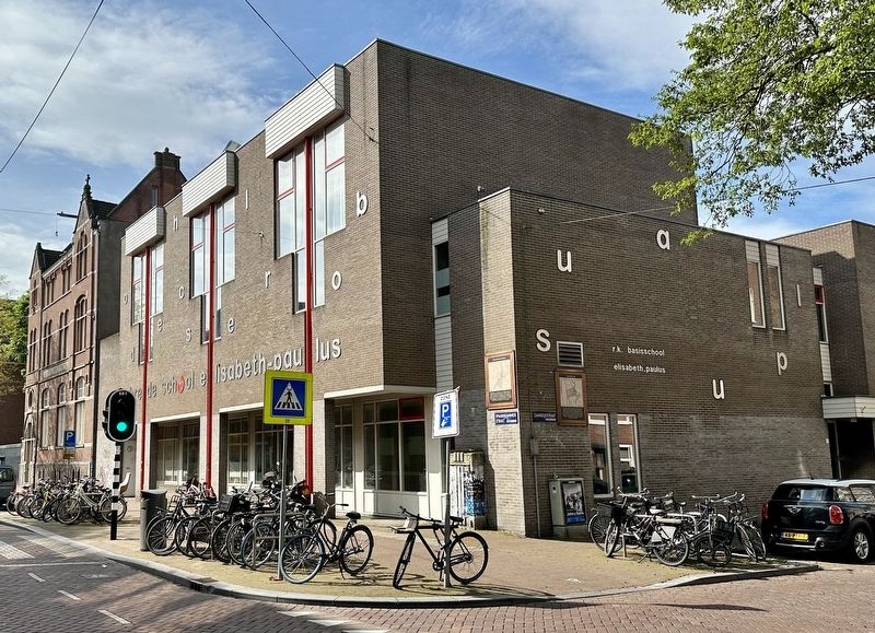 Zaandijkstraat Marker - wide view image. Click for full size.