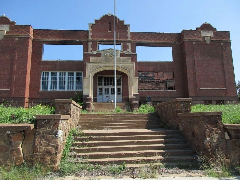 Mineral Wells High School image. Click for full size.