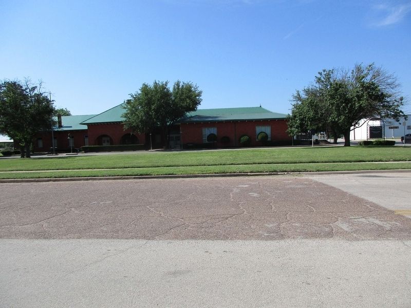 Weatherford, Mineral Wells & Northwestern Railway Depot. Click for full size. Weatherford, Mineral Wells & Northwestern Railway Depot image. Click for full size.