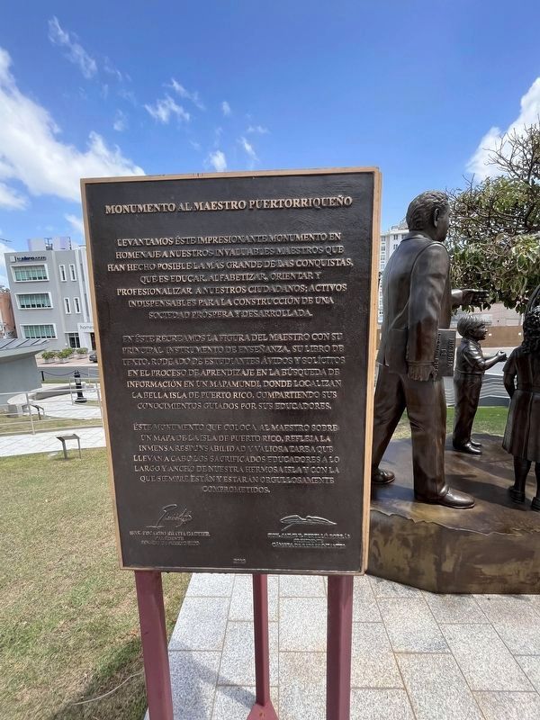 Monumento al Maestro Puertorriqueño side of the marker. Click for full size. Monumento al Maestro Puertorriqueño side of the marker image. Click for full size.