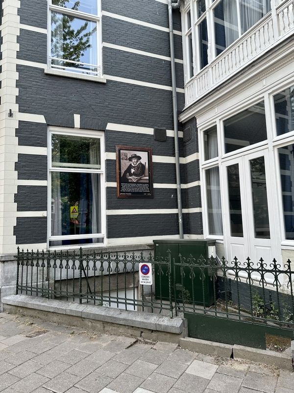 Roemer Visscher Marker - wide view. Click for full size. Roemer Visscher Marker - wide view image. Click for full size.