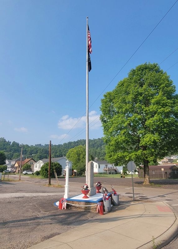 Lansing Community War Memorial image. Click for full size.