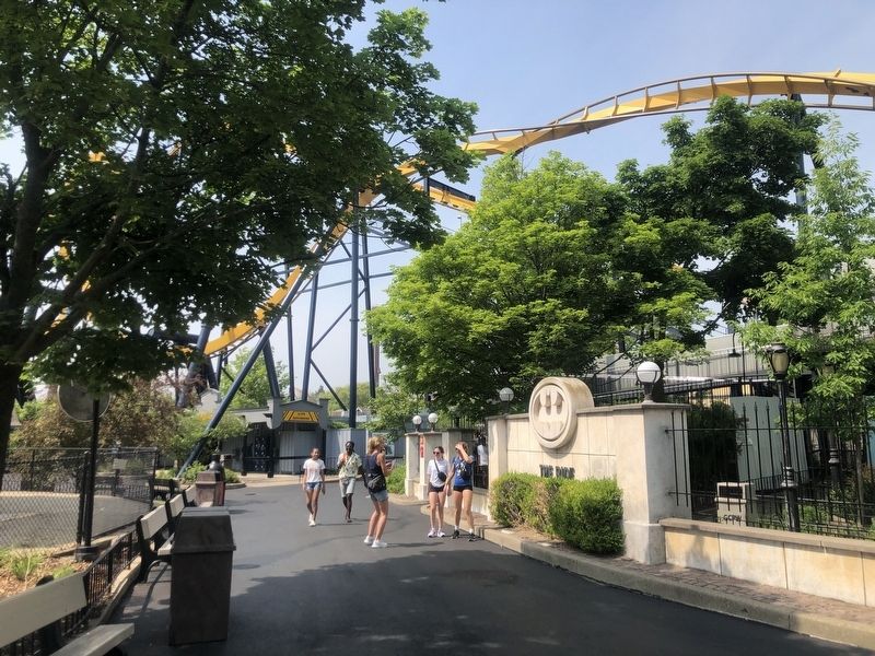 Batman The Ride and the ACE Roller Coaster Landmark image. Click for full size.