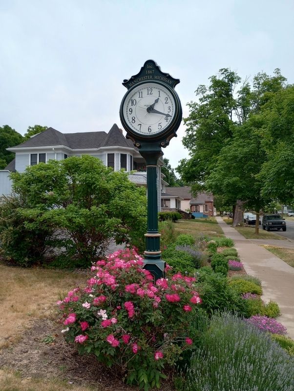 A Clock Near the Manchester Kingsley-Jenter House image. Click for full size.