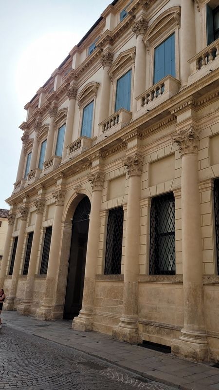 The view of the Thiene Bonin Longare Palace from the street. Click for full size. The view of the Thiene Bonin Longare Palace from the street image. Click for full size.
