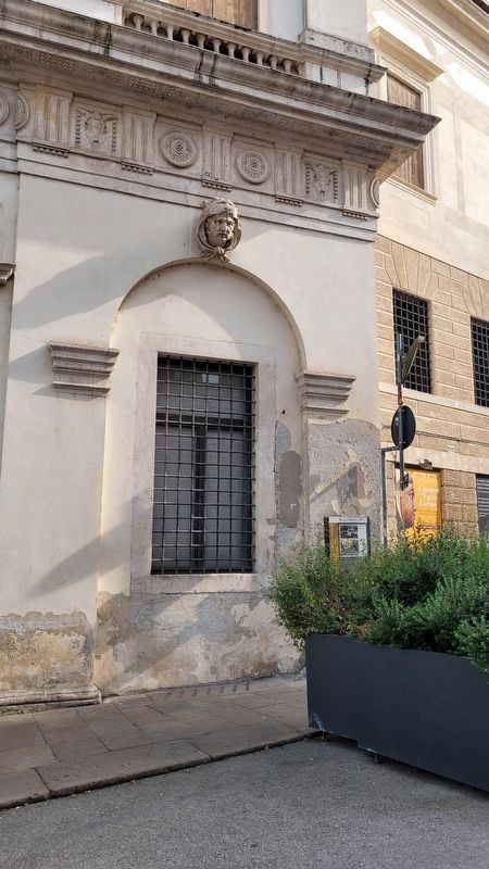 The Palazzo Chiericati archaeological site Marker is hidden behind the garden planter. Click for full size. The Palazzo Chiericati archaeological site Marker is hidden behind the garden planter image. Click for full size.
