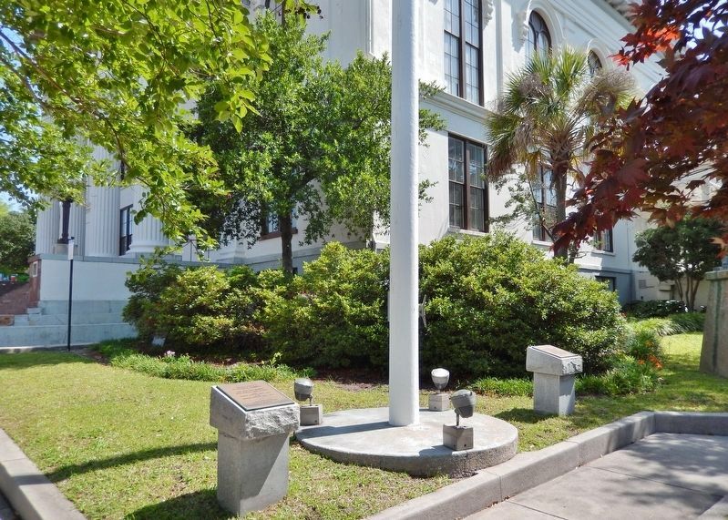 Wilmington & New Hanover County War Memorial image. Click for full size.