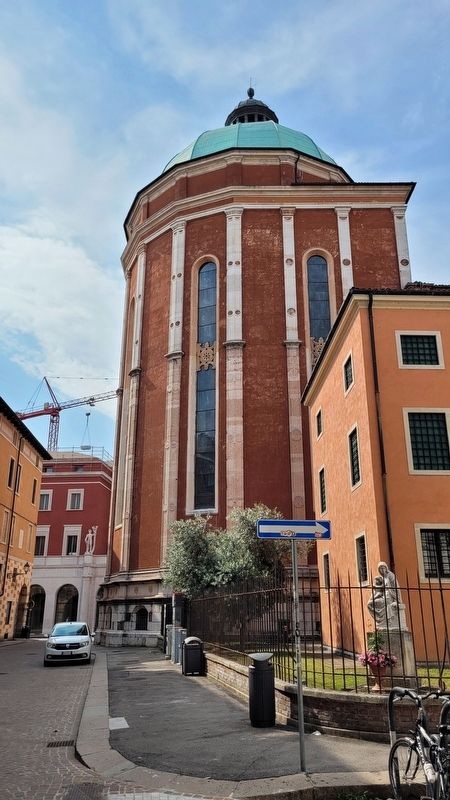 The duomo with the marker along the fence. Click for full size. The duomo with the marker along the fence image. Click for full size.