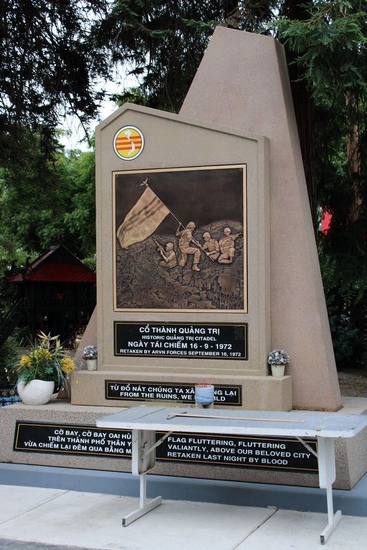 C thnh quảng trị Monument image. Click for full size.