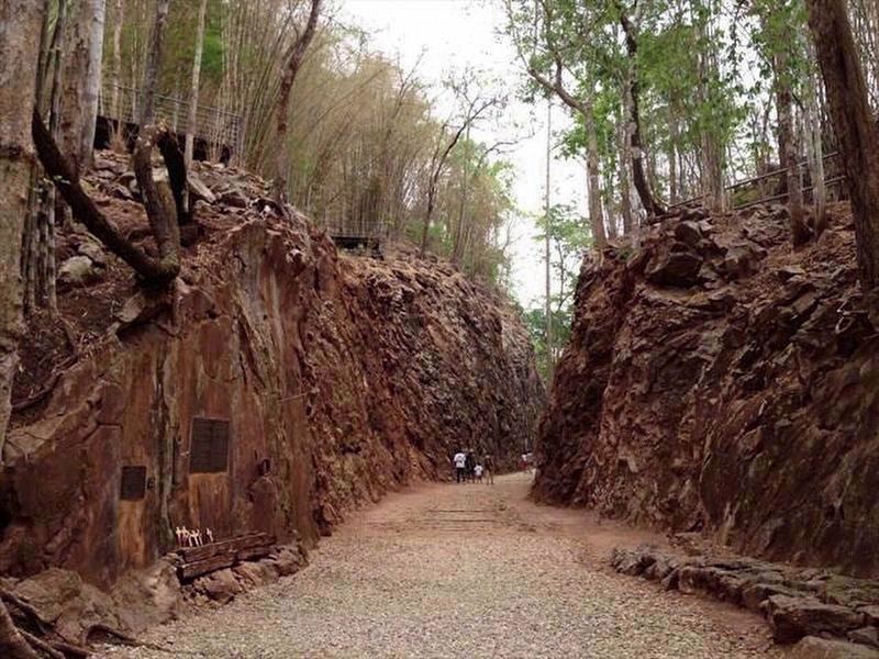 Hellfire Pass Cutting and Memorials. Click for full size. Hellfire Pass Cutting and Memorials image. Click for full size.