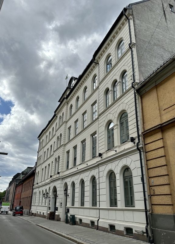 Hotel Du Nord Marker - wider view image. Click for full size.