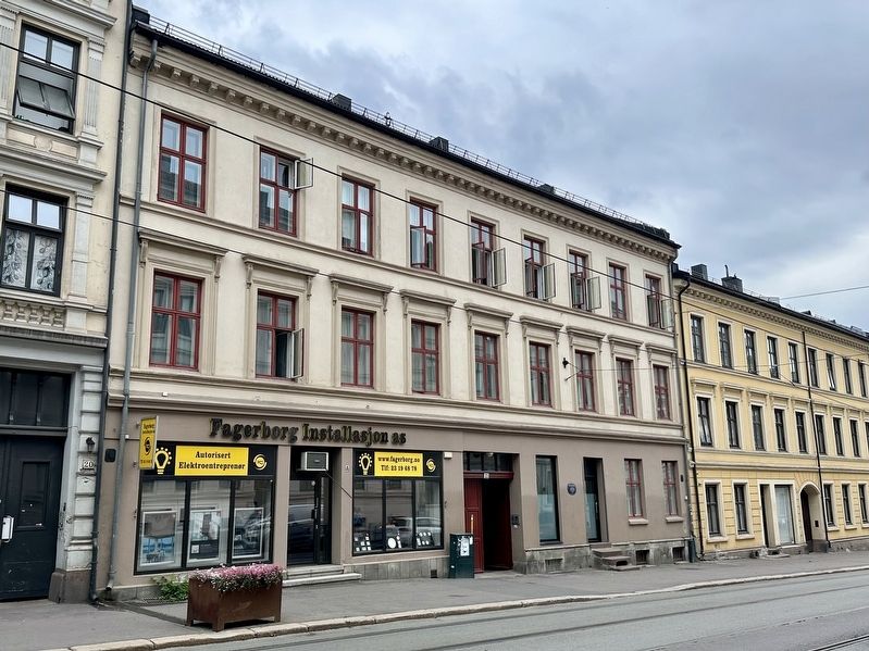 Reidar Aulie Marker - wide view image. Click for full size.