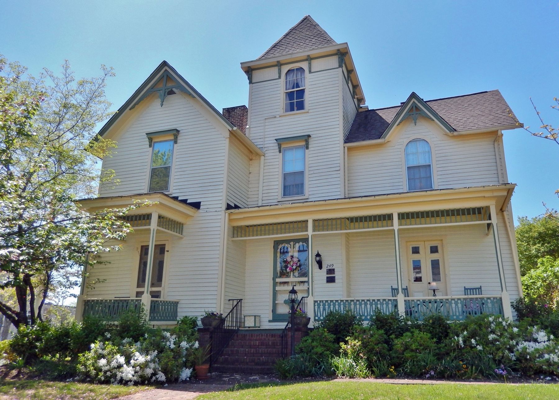 Carrier-Ward House (<i>east/front elevation</i>) image. Click for full size.