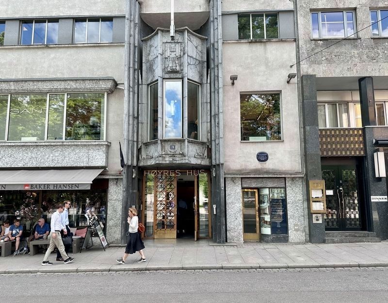 �Tivoliporten� / Tivoli Gate Marker - wide view image. Click for full size.