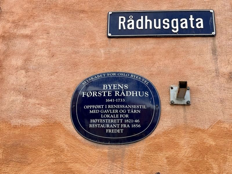 Byens F�rste R�dhus / The First City Hall Marker image. Click for full size.