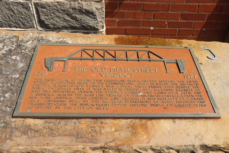 The Old Fifth Street Viaduct Marker. Click for full size. The Old Fifth Street Viaduct Marker image. Click for full size.