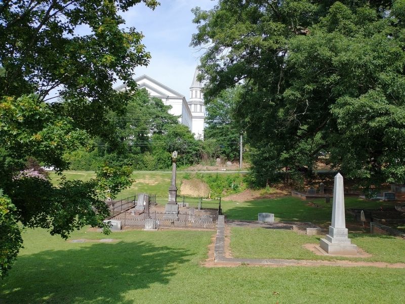 Roswell's Historic Presbyterian Cemetery - Roswell Presbyterian Church in Background image. Click for full size.