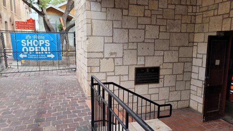 The Simon Bolivar Marker is located along the side wall of the La Villita Cafe building image. Click for full size.