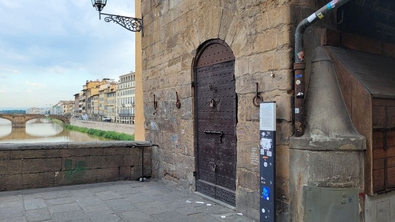 The Ponte Vecchio Marker along the walkway on the bridge image. Click for full size.