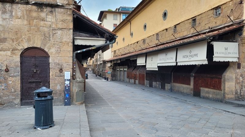 The view of the Ponte Vecchio Marker along the pedestrian walkway on the bridge image. Click for full size.