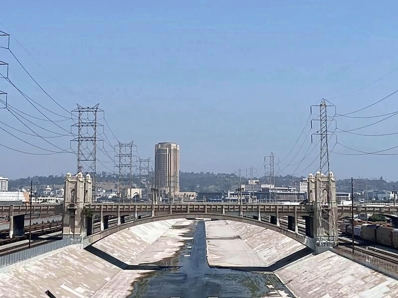 Fourth Street Bridge image. Click for full size.