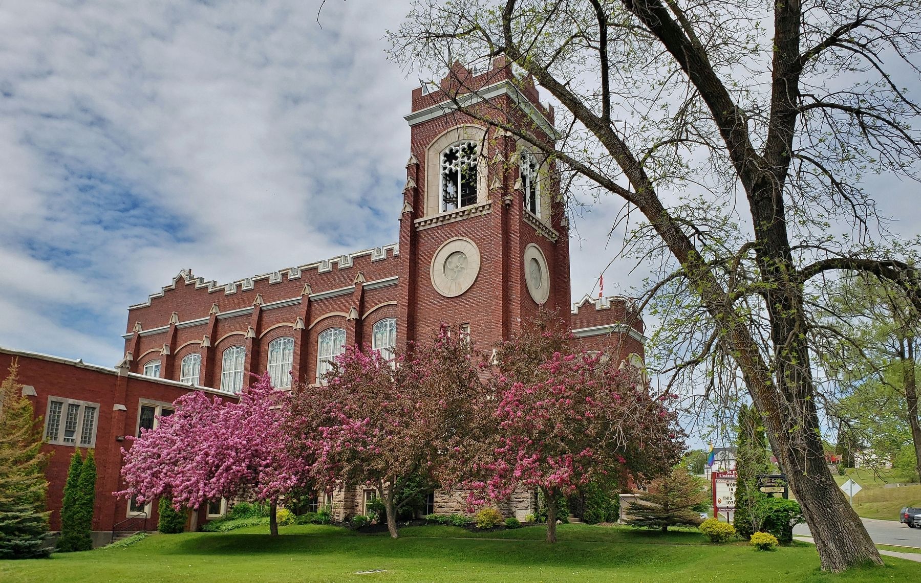 St. Paul's United Church (<i>southeast elevation</i>) image. Click for full size.