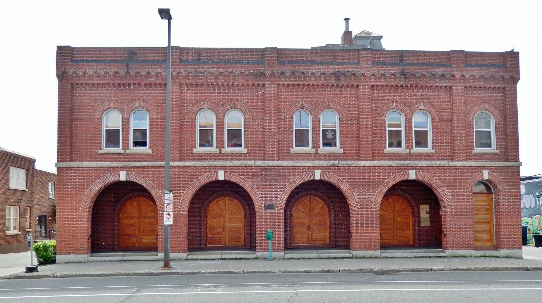 17 Court Street North (formerly the Court Street Fire Hall) (<i>north elevation</i>) image. Click for full size.