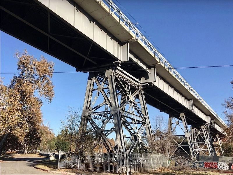 Arroyo Seco Railroad Bridge image. Click for full size.