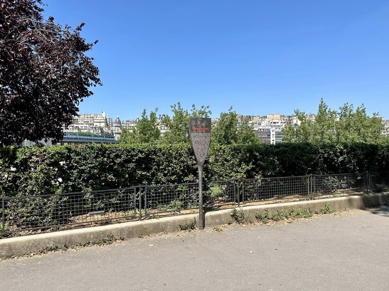 Ch�teaubriand Marker - wide view image. Click for full size.