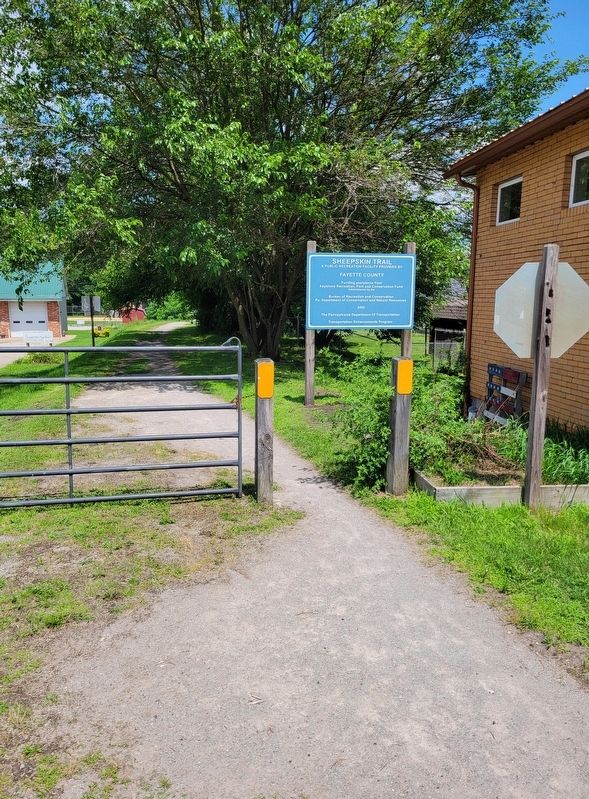Sheepskin Trail Trailhead image. Click for full size.