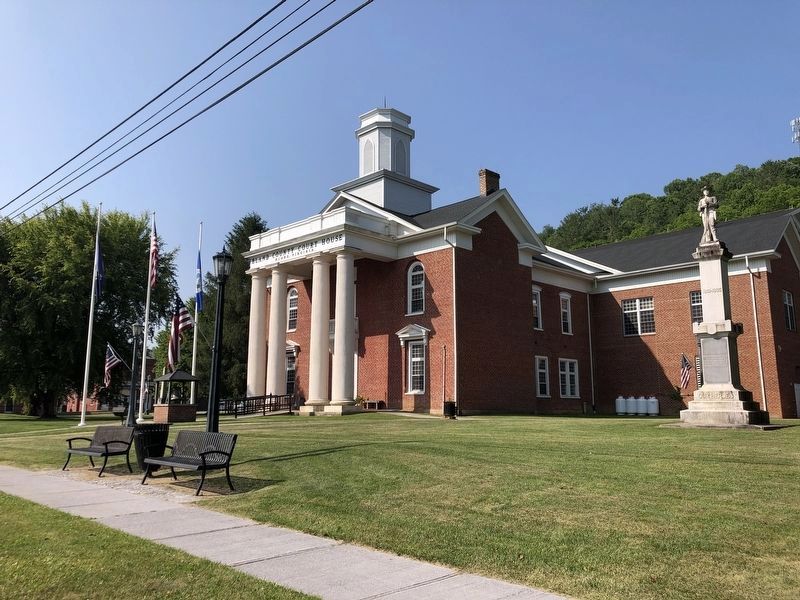 Bland County Courthouse image. Click for full size.