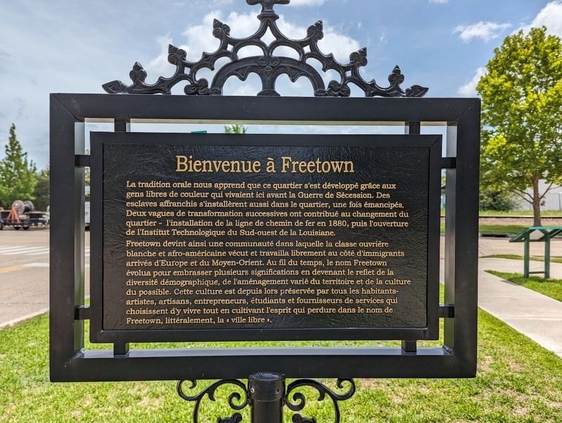 Bienvenue  Freetown side of marker image. Click for full size.