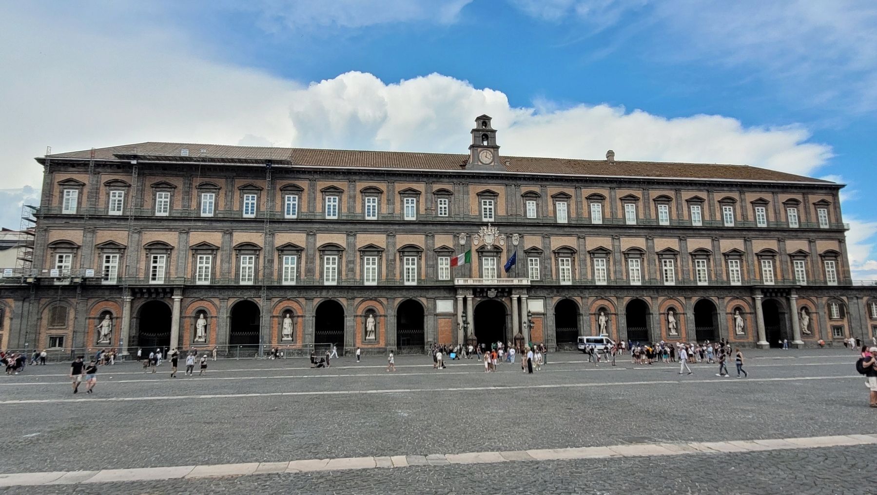 The view of the main entrance to the Royal Palace from the piazza image. Click for full size.